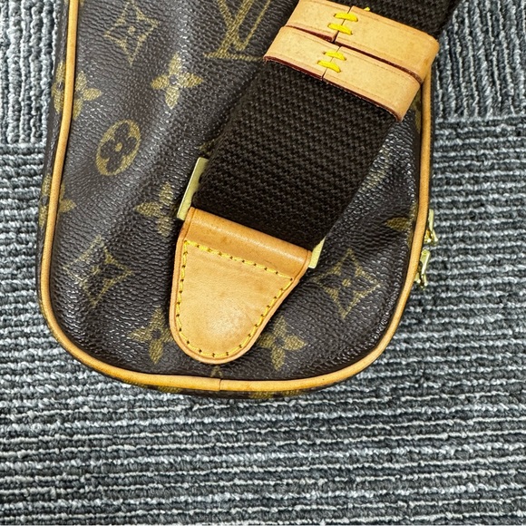 LOUIS VUITTON MONOGRAM POCHETTE GANGE BUM BAG CROSSBODY - Picture 8 of 16